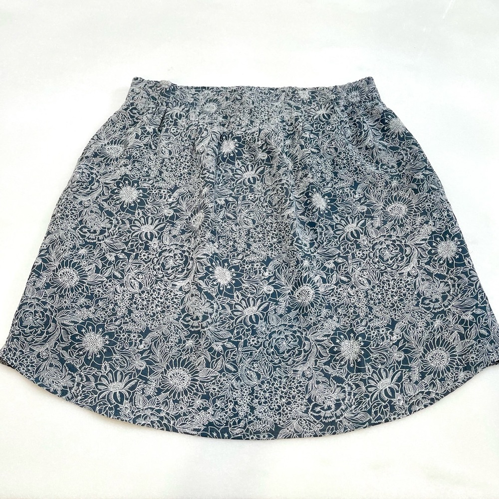 LOFT Blue Mini Skirt With White Flower Pattern Size Small - New With Tags